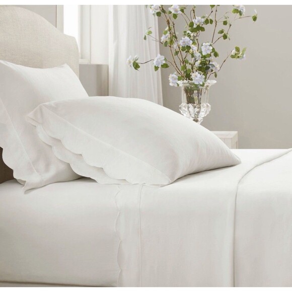 Armoire Collection Queen Scalloped Sheets Sets White NEW - Picture 1 of 5